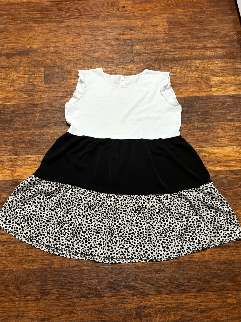 Casual White & Black Tiered Dress with Printed Hem